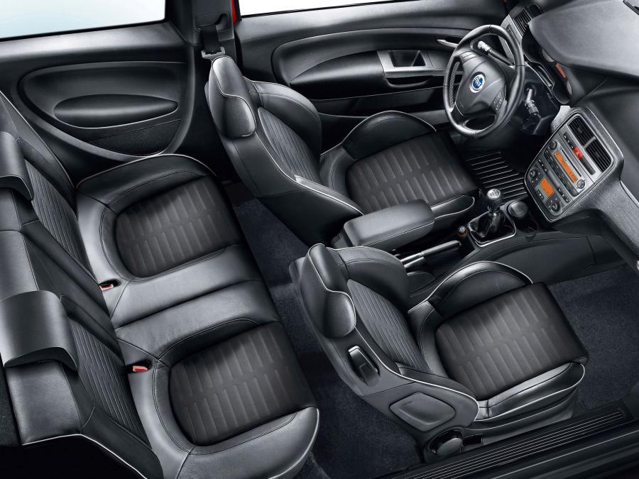 Интерьер Fiat Grande Punto Sport (199) 2005 года  (фото 2 из 14)